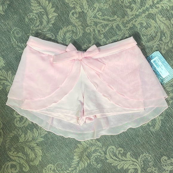 Bloch - Bike short with twin layer mock skirt Light Pink #CR7604 - Picture 1 of 9